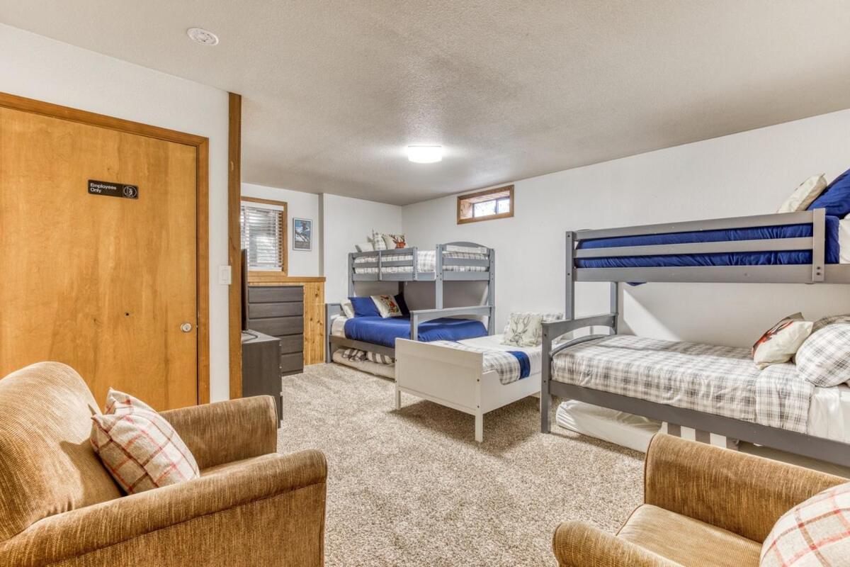 Great Blue Lodge - Spacious Ski Lodge, Hot Tub, Sauna, Game Room & More غوفيرمنت كامب المظهر الخارجي الصورة