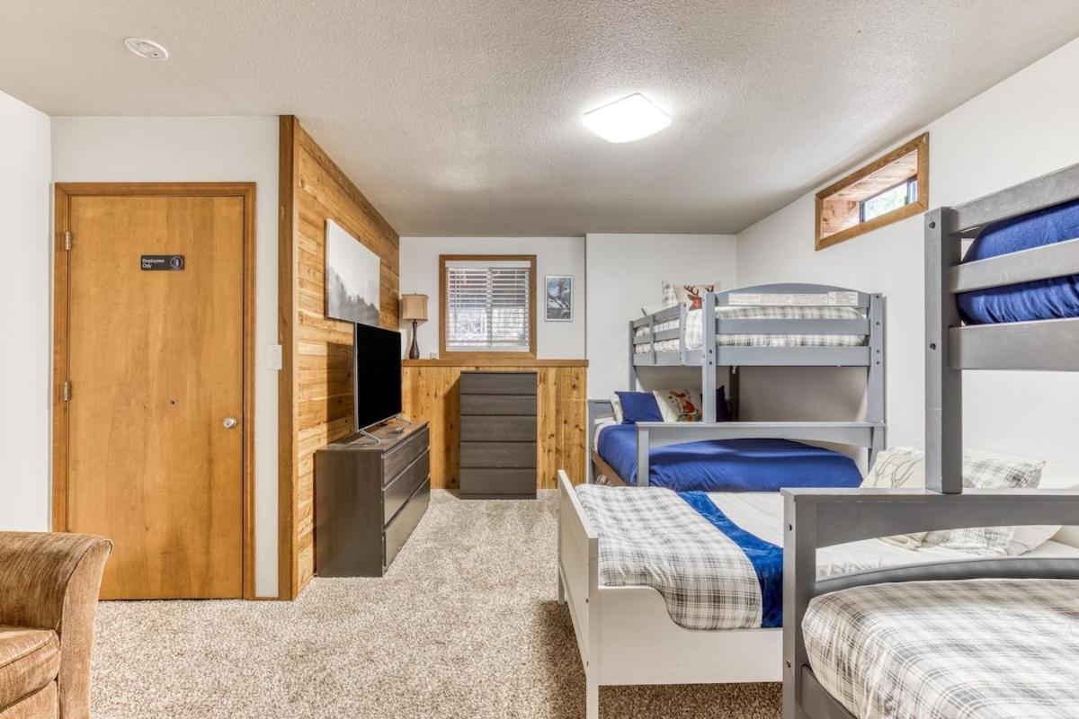 Great Blue Lodge - Spacious Ski Lodge, Hot Tub, Sauna, Game Room & More غوفيرمنت كامب المظهر الخارجي الصورة