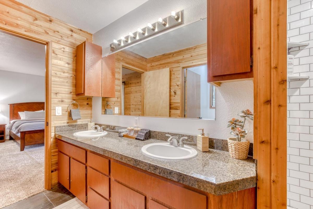 Great Blue Lodge - Spacious Ski Lodge, Hot Tub, Sauna, Game Room & More غوفيرمنت كامب المظهر الخارجي الصورة