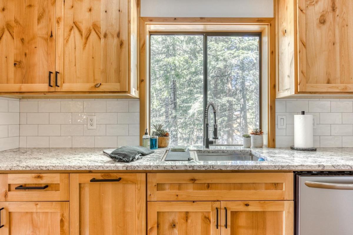 Great Blue Lodge - Spacious Ski Lodge, Hot Tub, Sauna, Game Room & More غوفيرمنت كامب المظهر الخارجي الصورة